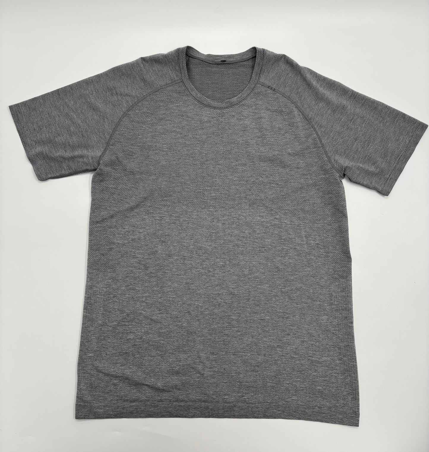 LULULEMON T-SHIRT