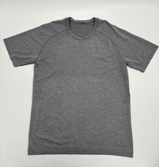 LULULEMON T-SHIRT