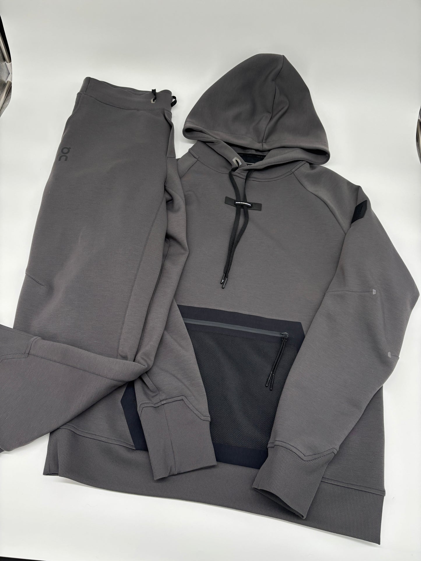 ON RUNNING TRACKSUIT