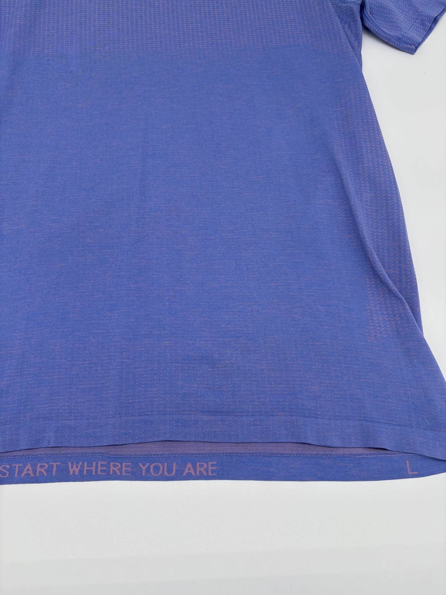 LULULEMON T-SHIRT