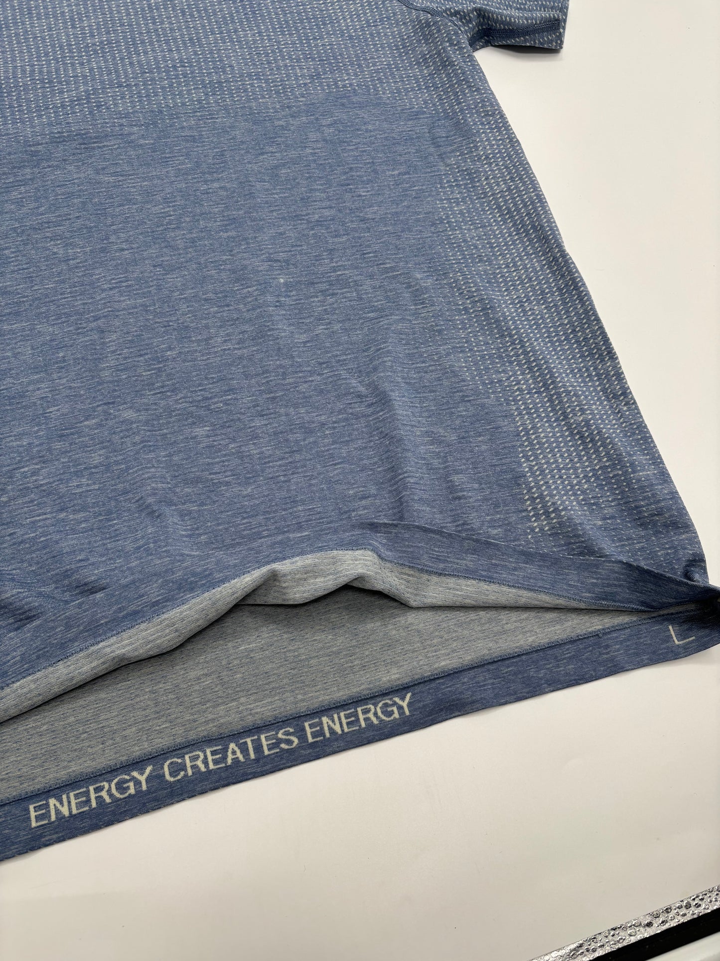 LULULEMON T-SHIRT