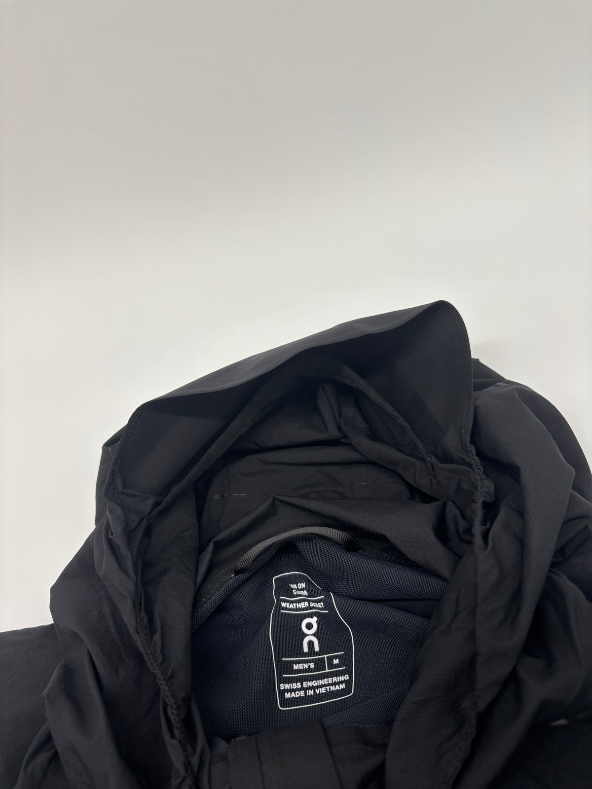 ON RUNNING JACKET