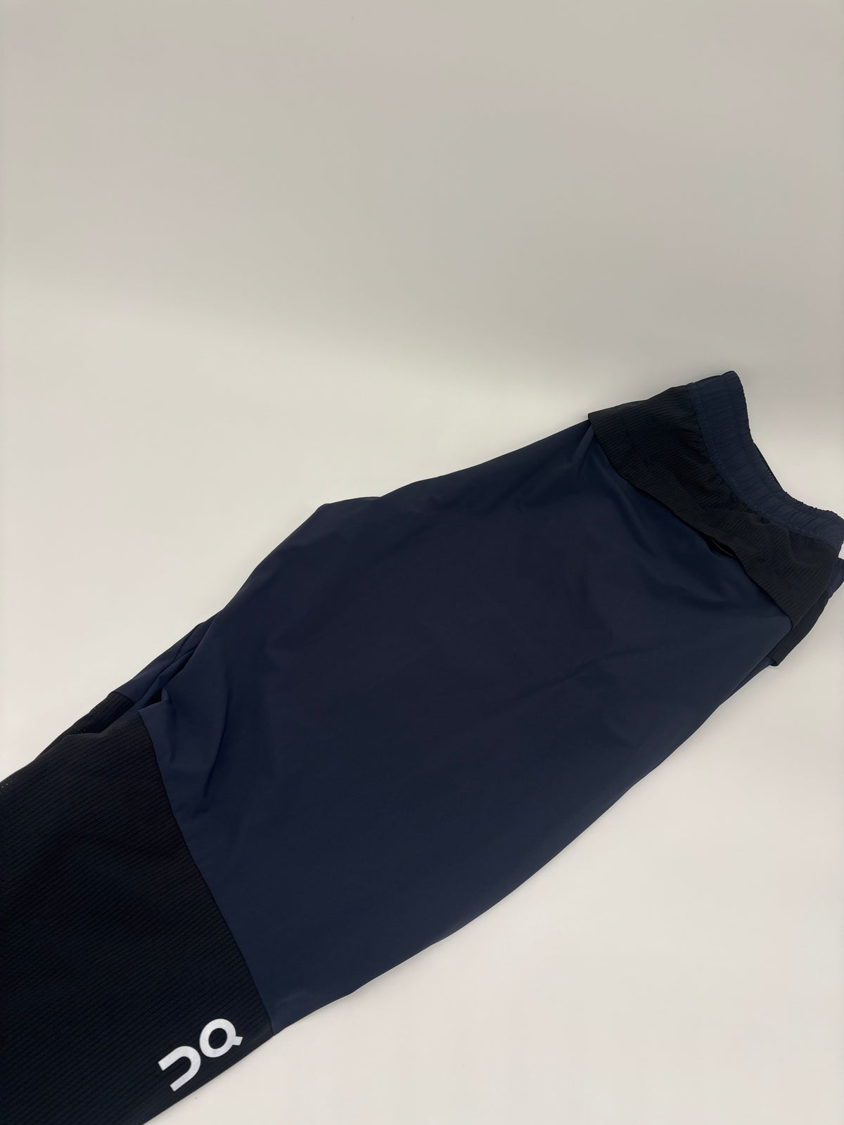 ON RUNNING TRACK PANTS
