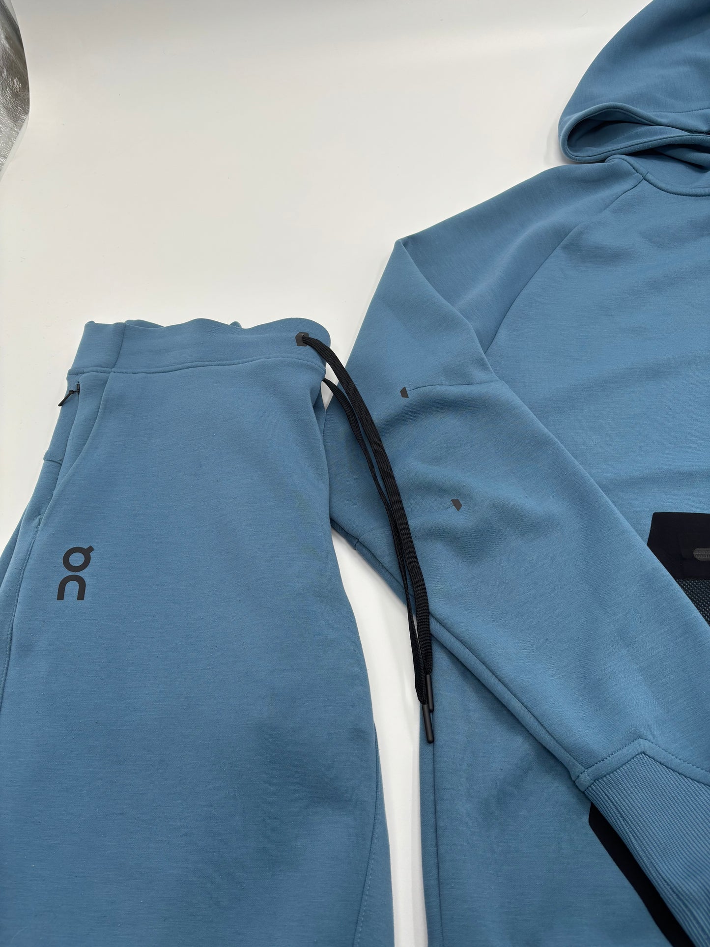 ON RUNNING TRACKSUIT