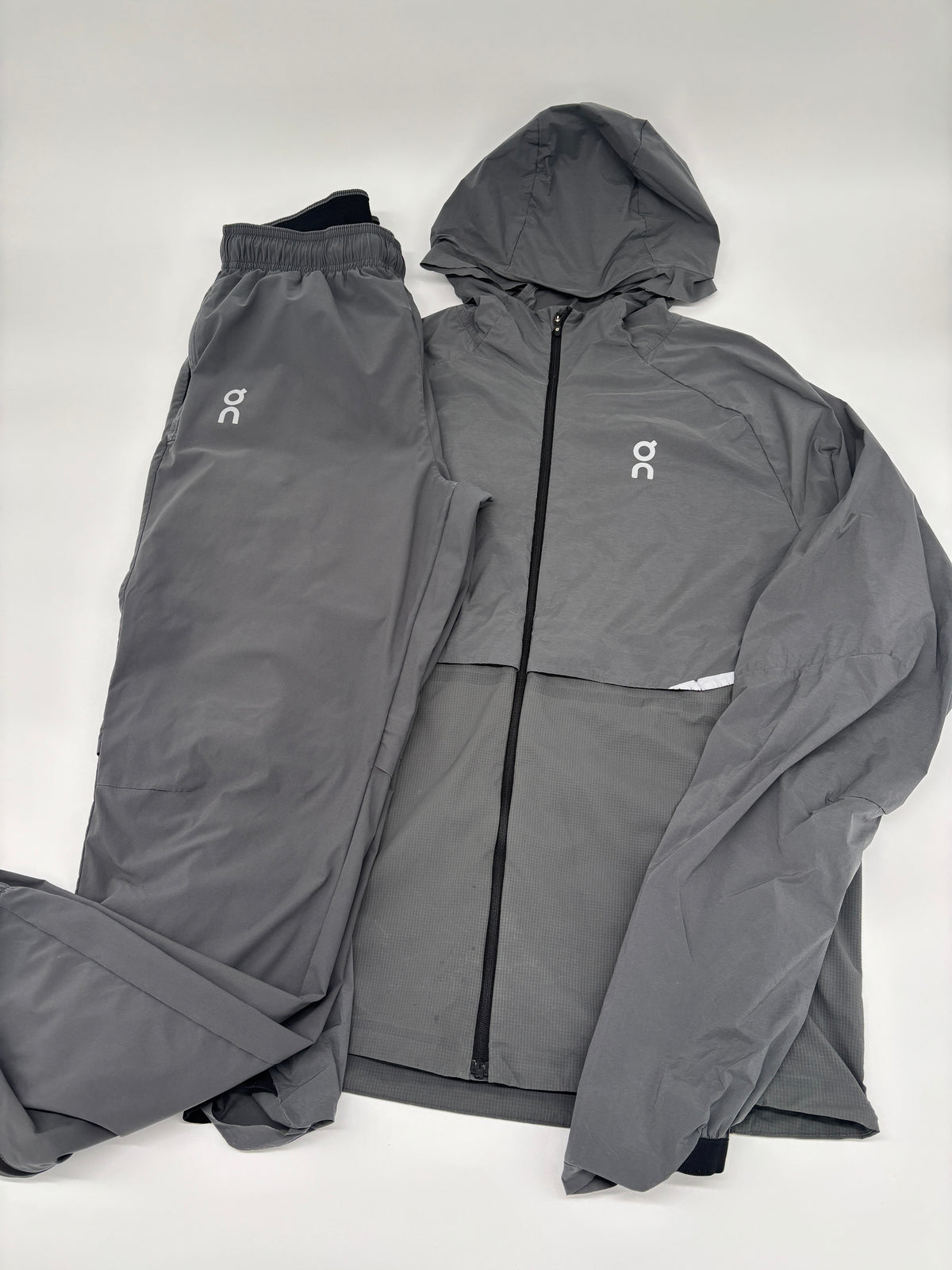 ON RUNNING TRACKSUIT
