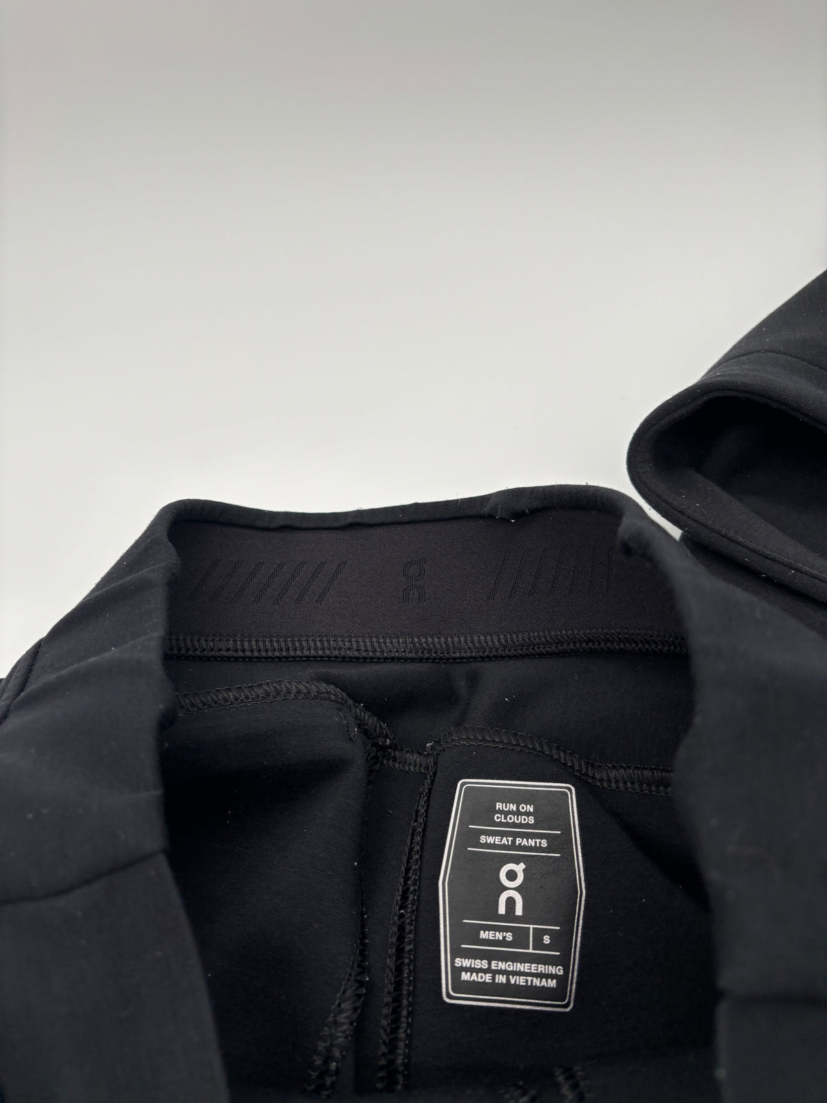 ON RUNNING TRACKSUIT
