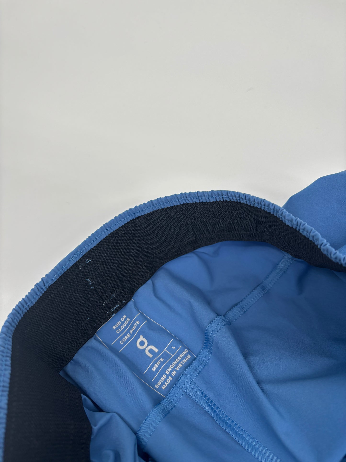 ON RUNNING TRACKSUIT