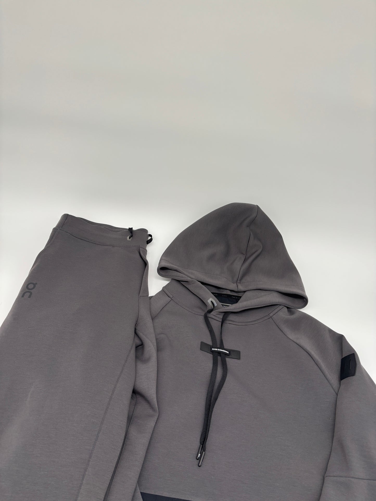 ON RUNNING TRACKSUIT
