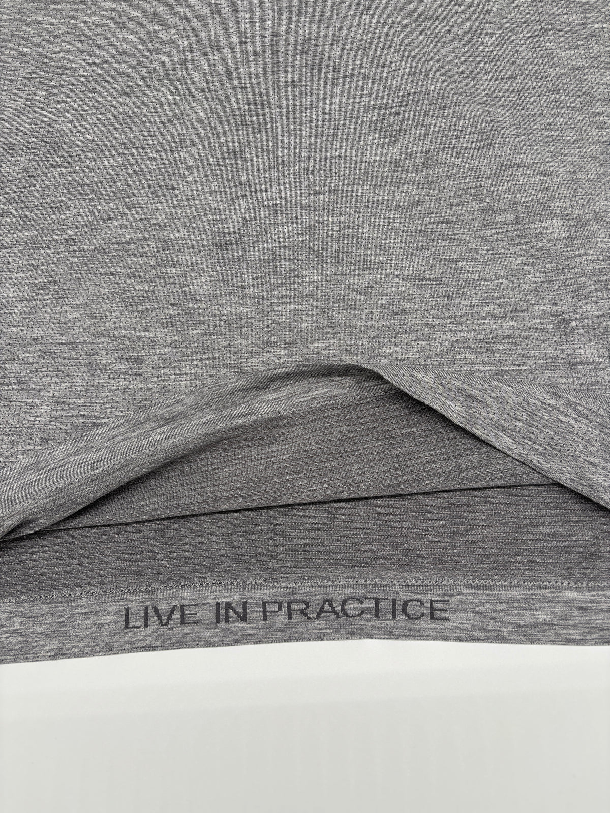 LULULEMON T-SHIRT