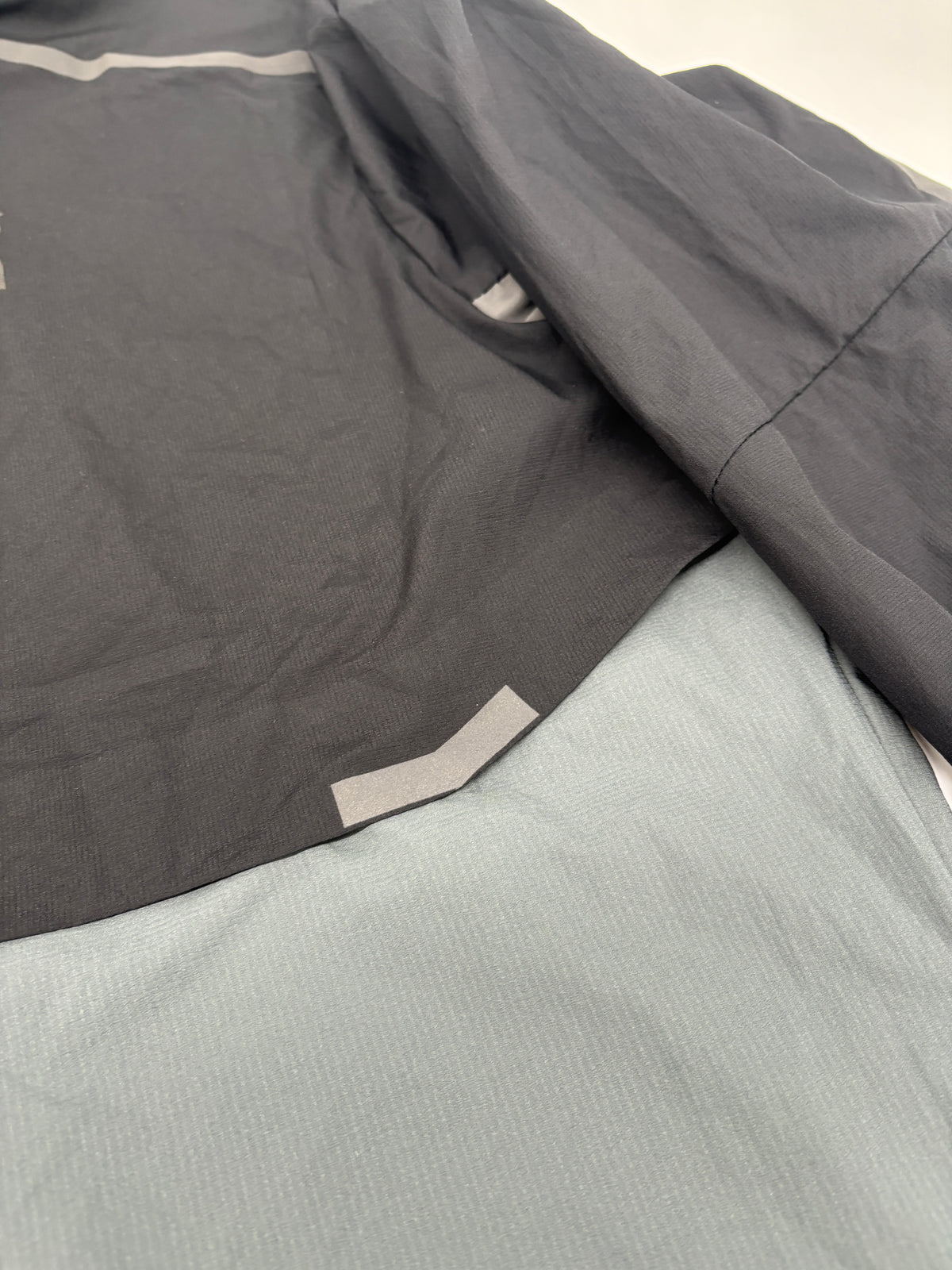 ON RUNNING JACKET