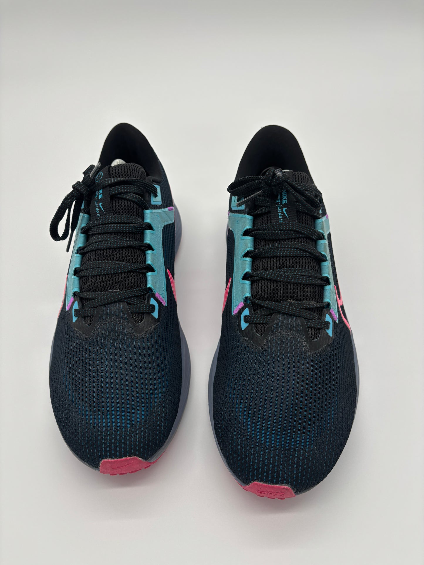 NIKE TRAINERS