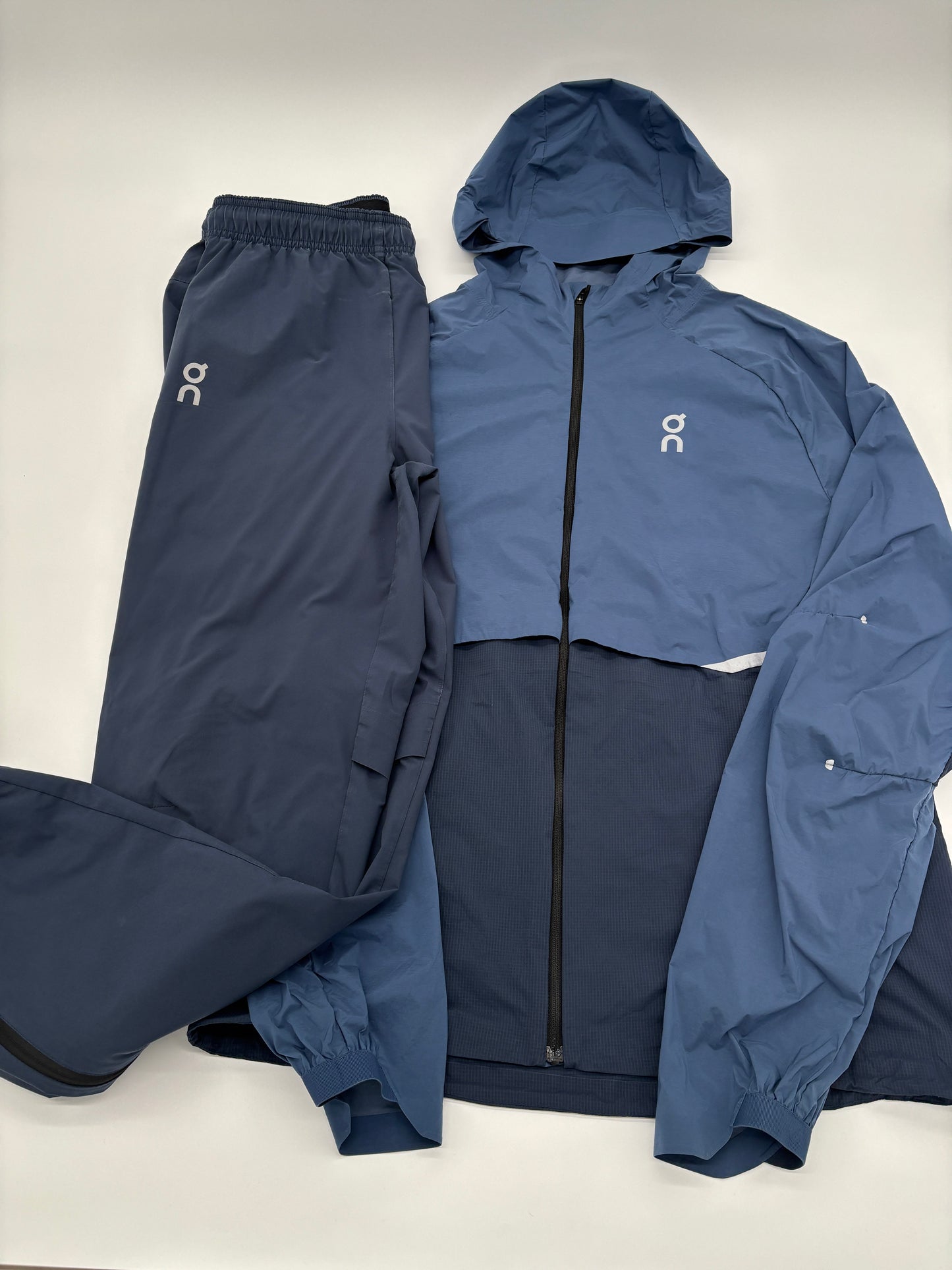 ON RUNNING TRACKSUIT