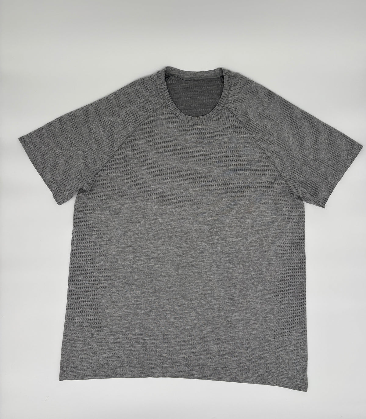 LULULEMON T-SHIRT