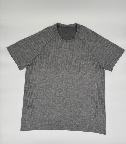 LULULEMON T-SHIRT