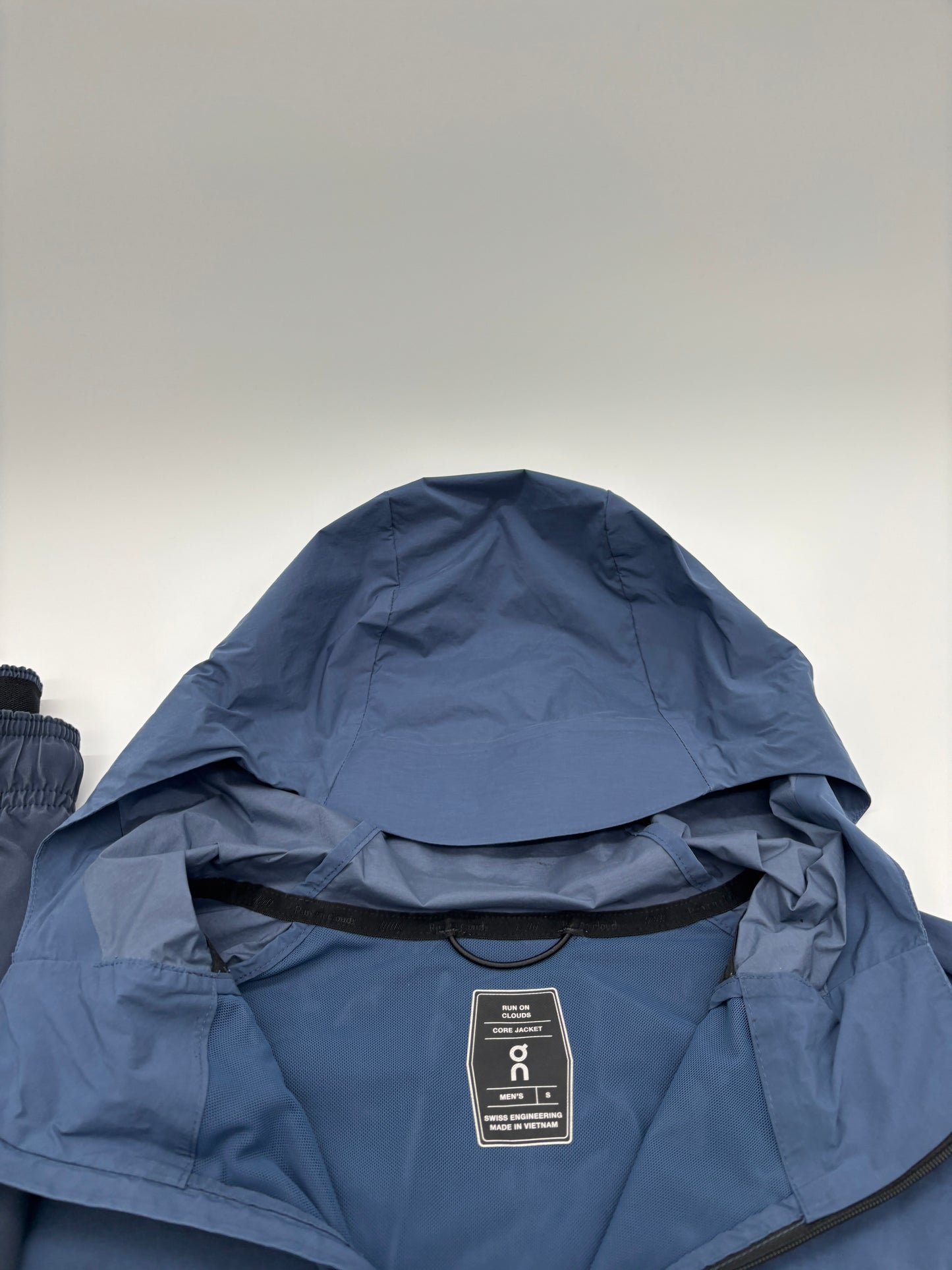 ON RUNNING TRACKSUIT