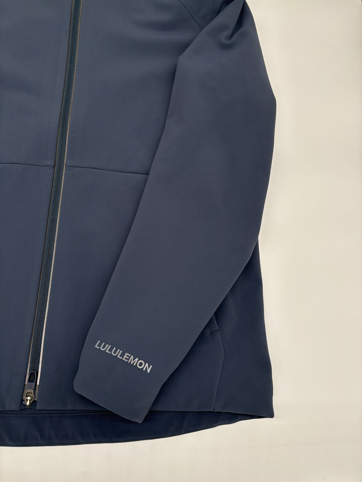 LULULEMON CROSS CHILL CITY JACKET