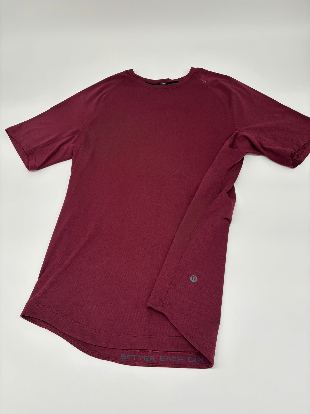 LULULEMON T-SHIRT