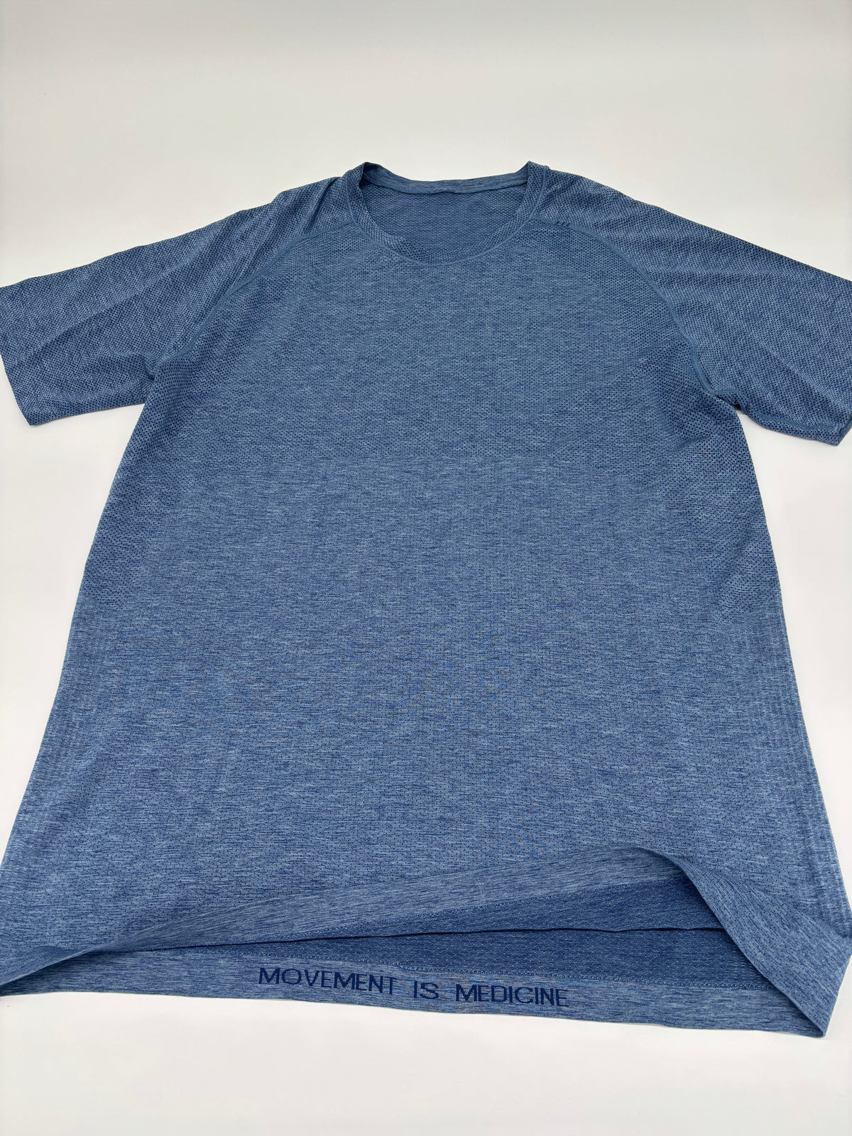 LULULEMON T-SHIRT