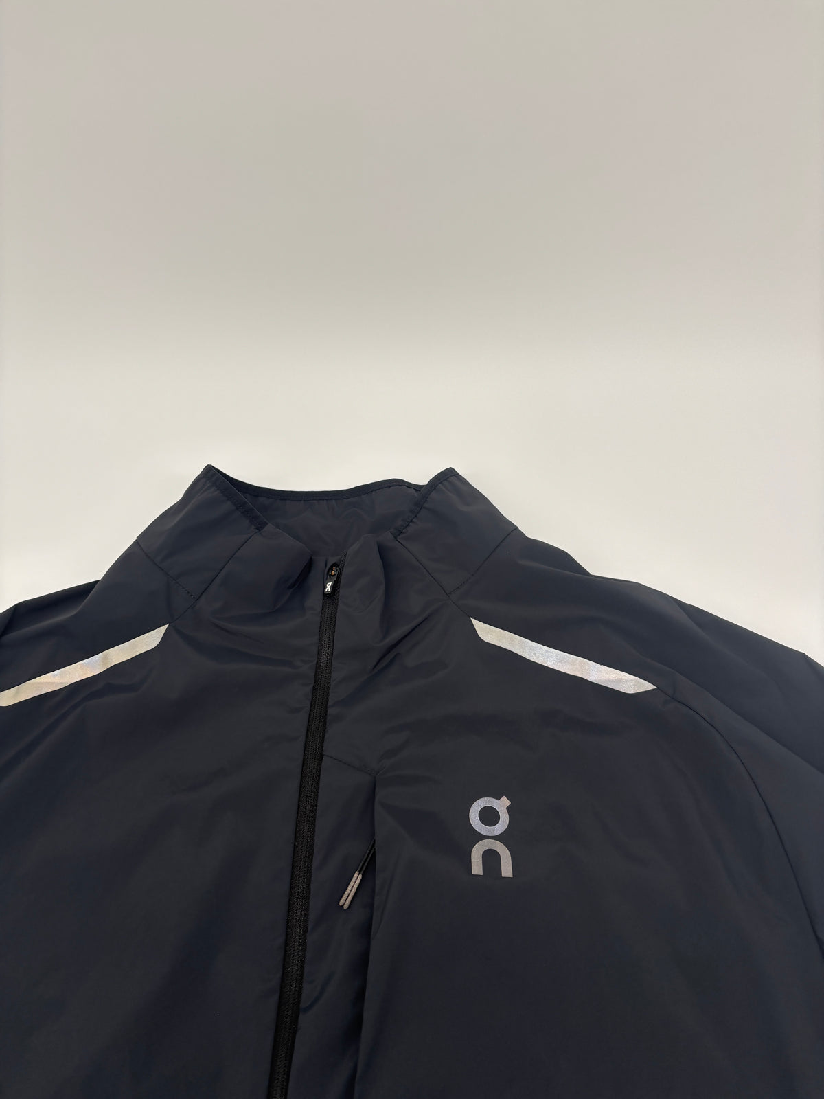 ON RUNNING JACKET