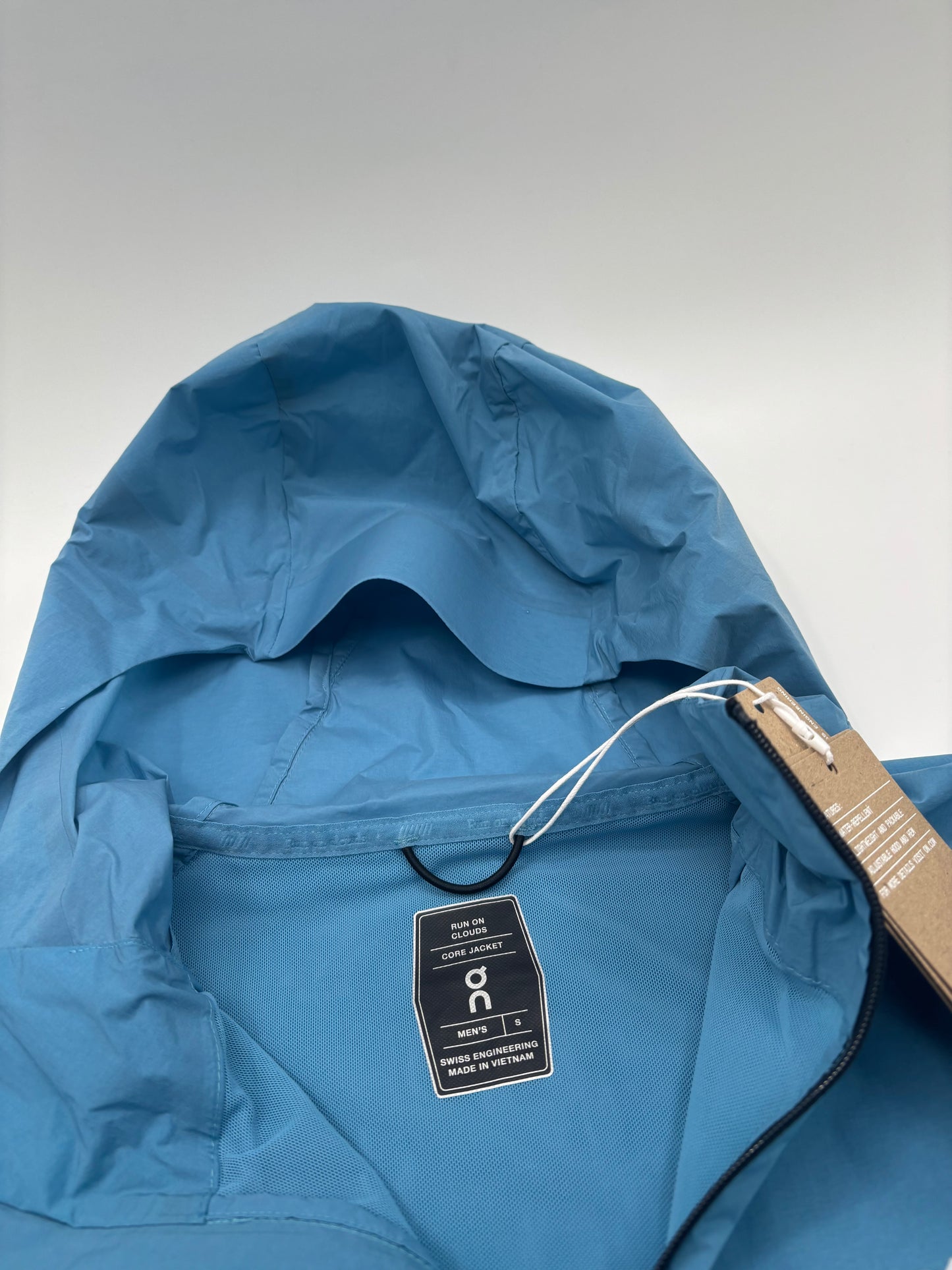 ON RUNNING JACKET