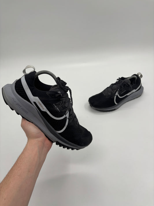 NIKE TRAIL SHOES