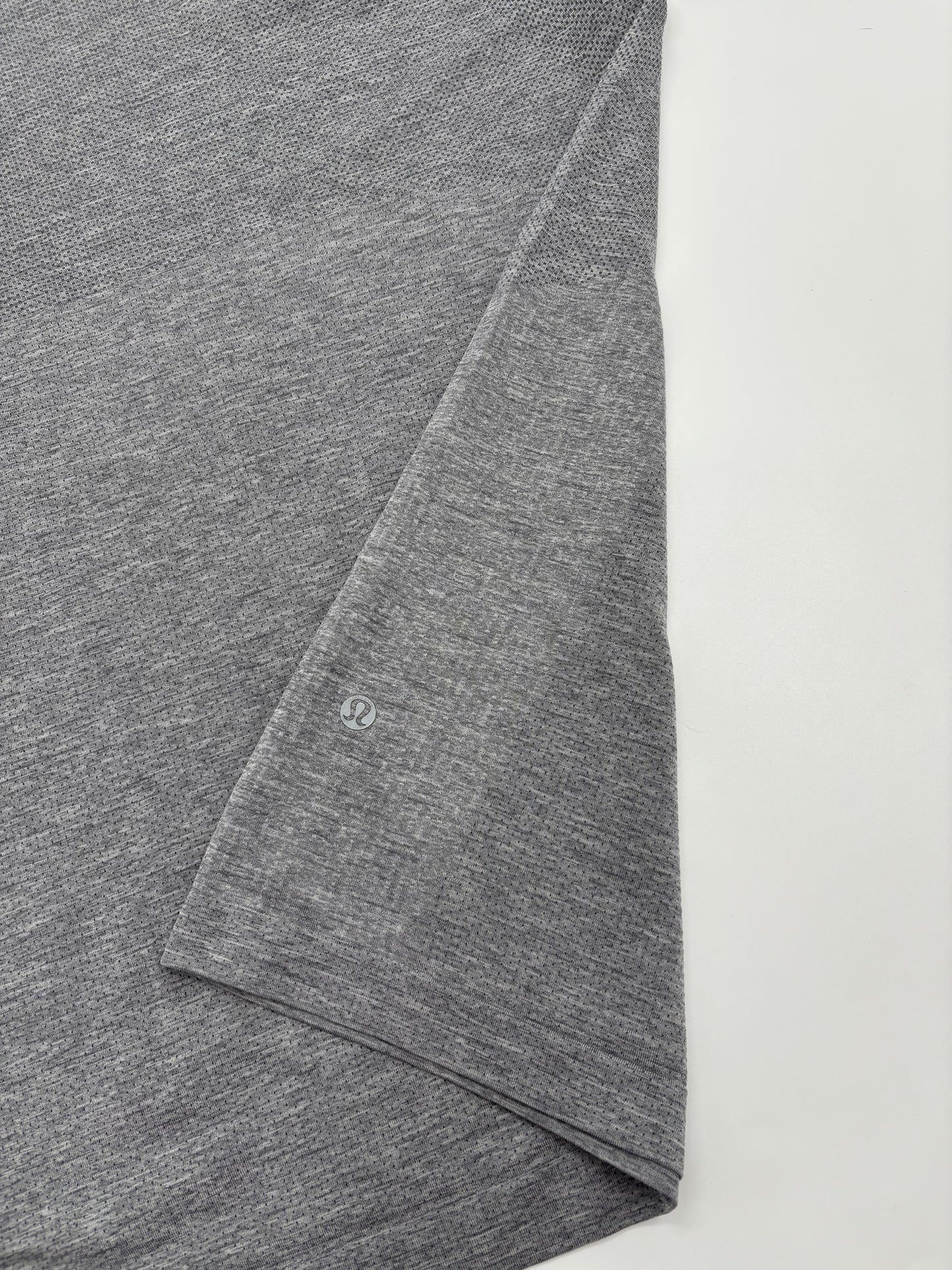 LULULEMON T-SHIRT