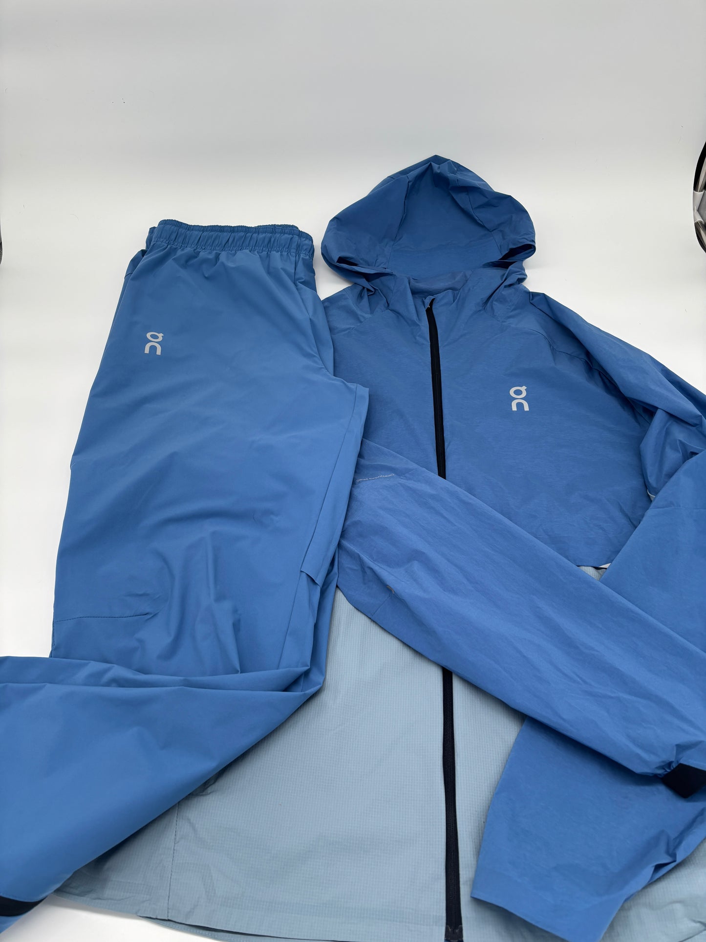 ON RUNNING TRACKSUIT
