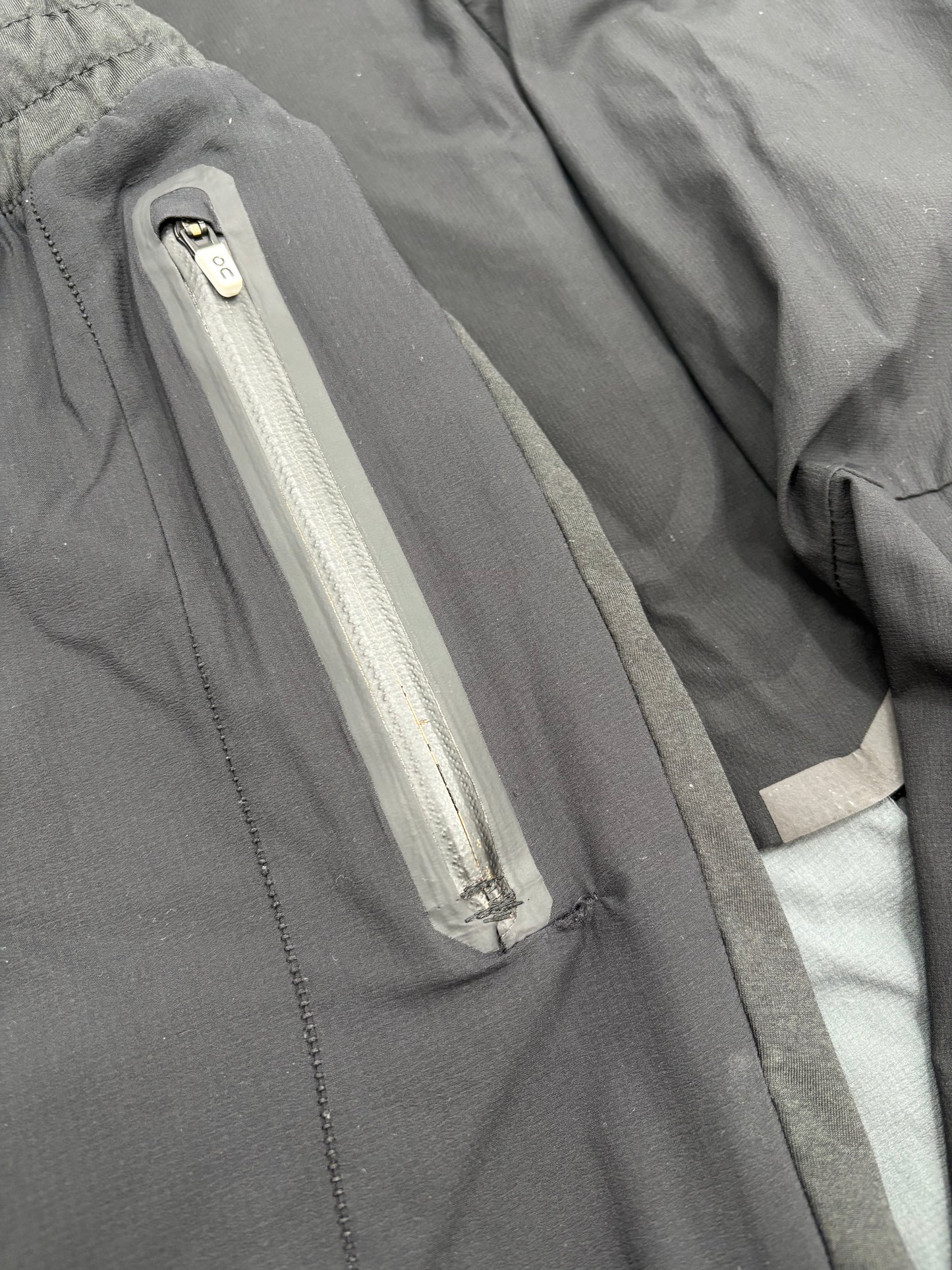 ON RUNNING TRACKSUIT