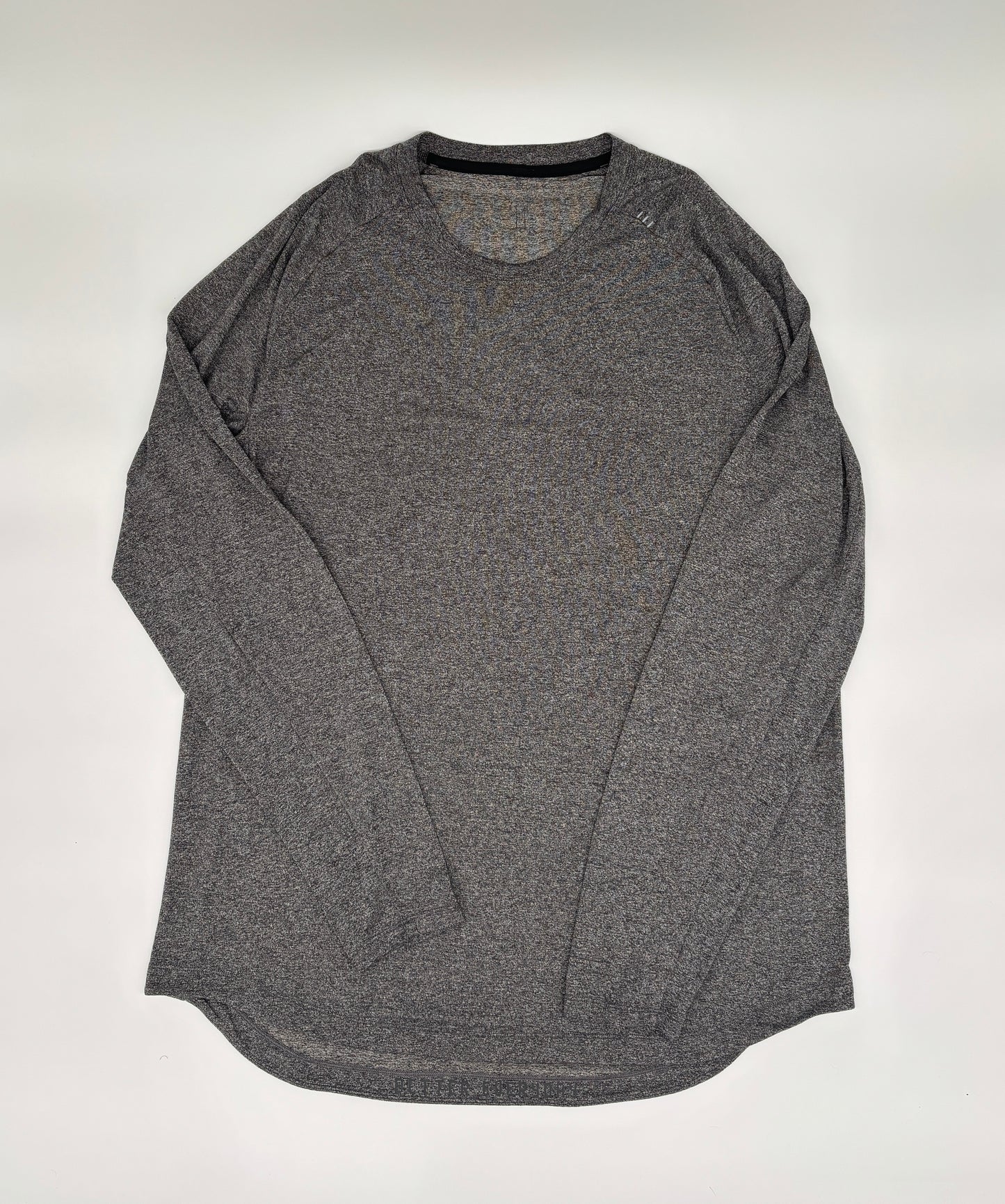 LULULEMON LONG SLEEVED T-SHIRT