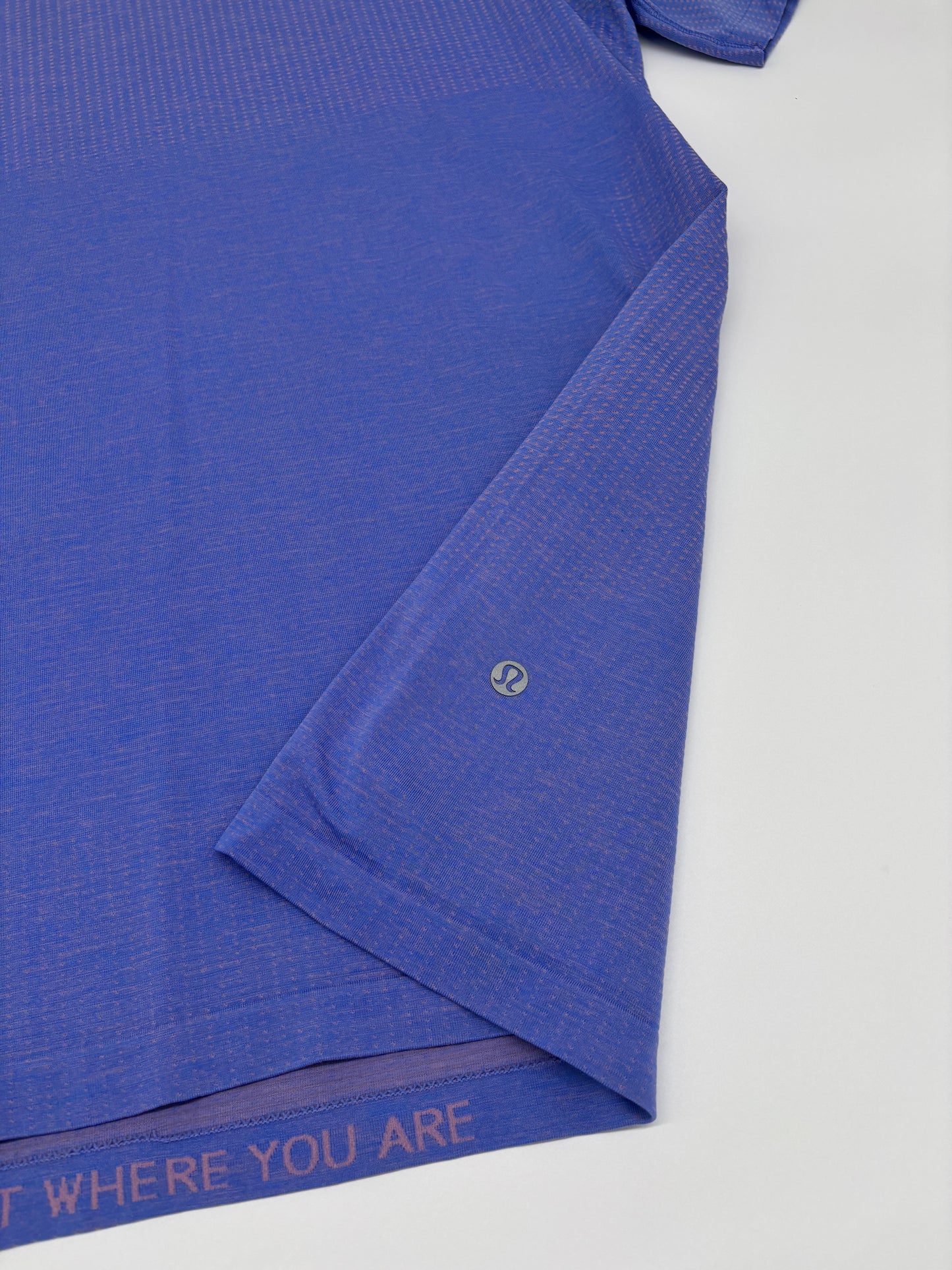 LULULEMON T-SHIRT