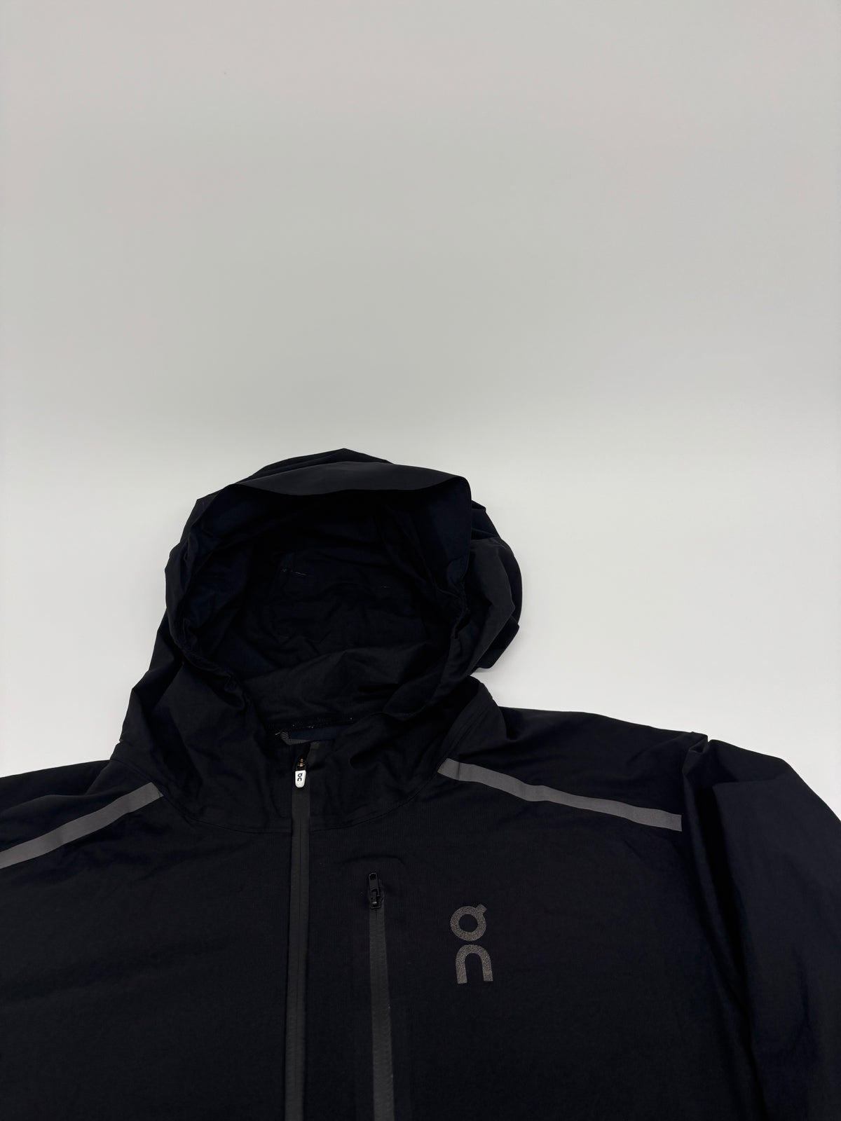 ON RUNNING JACKET
