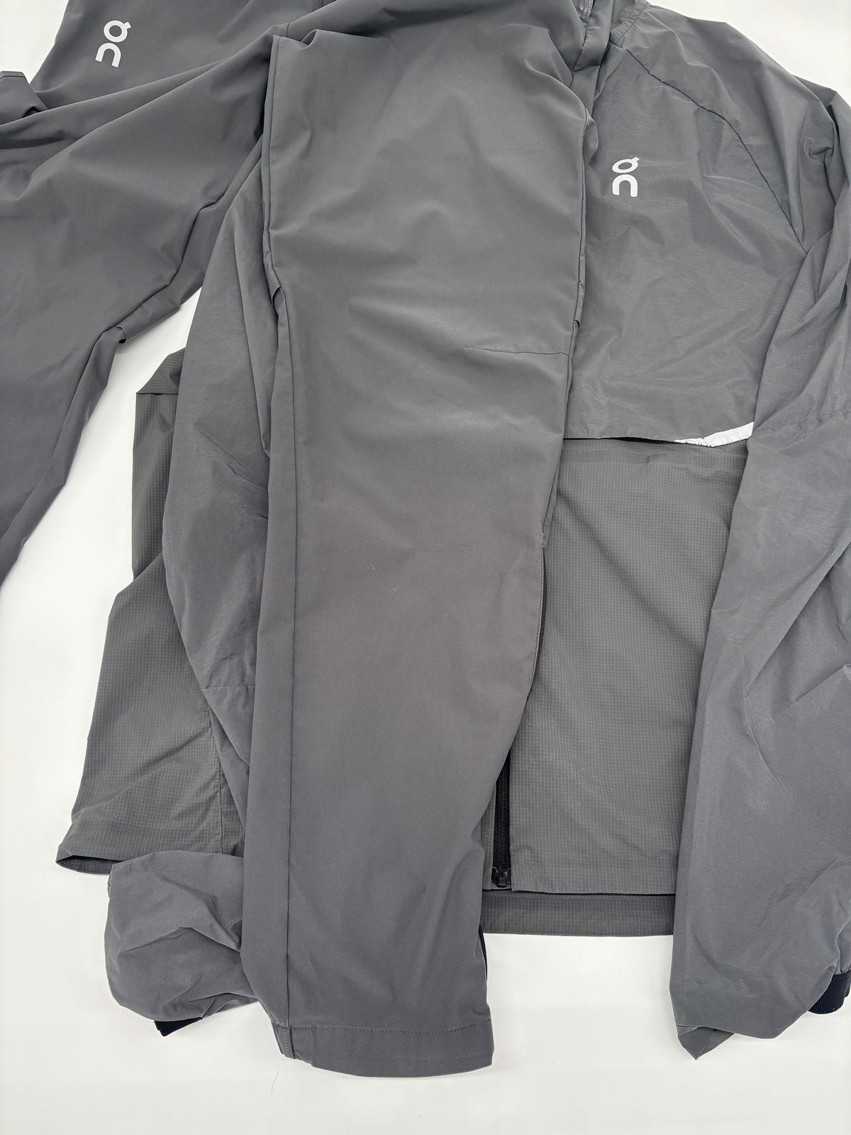 ON RUNNING TRACKSUIT