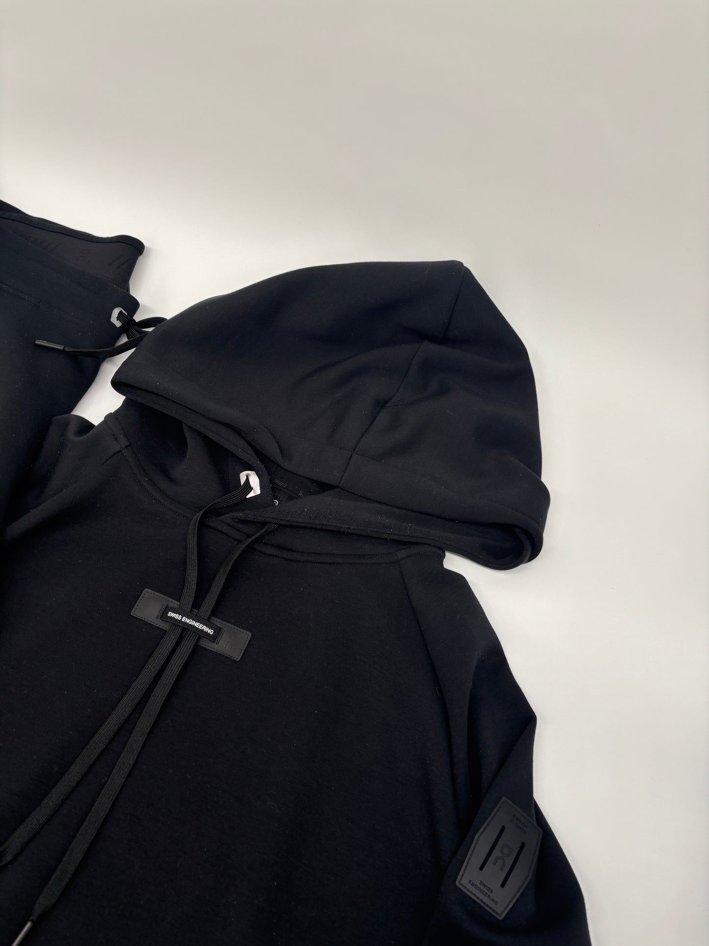 ON RUNNING TRACKSUIT