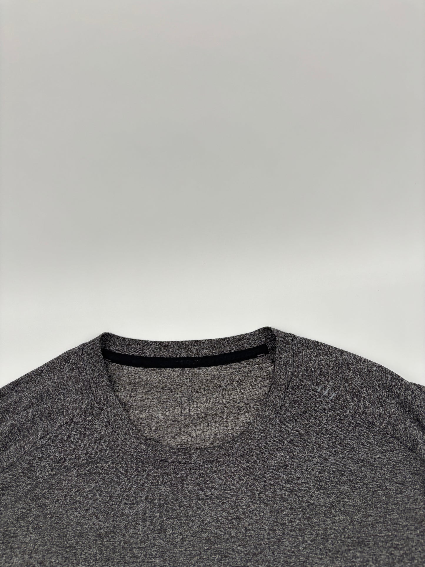LULULEMON LONG SLEEVED T-SHIRT