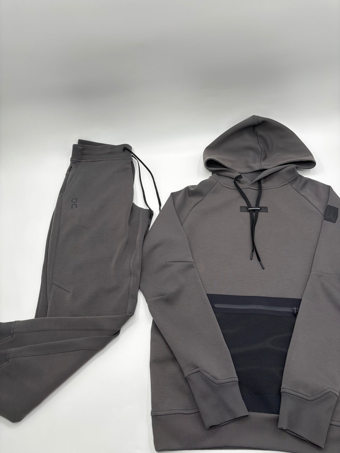 ON RUNNING TRACKSUIT
