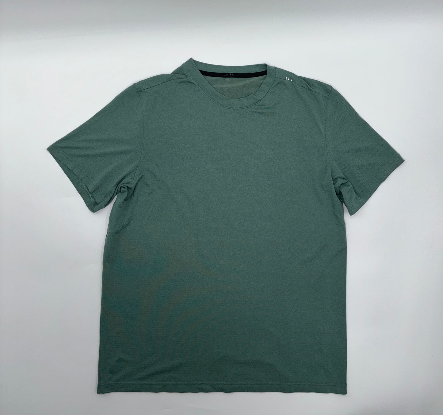 LULULEMON T-SHIRT