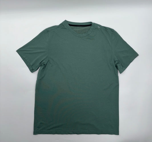LULULEMON T-SHIRT