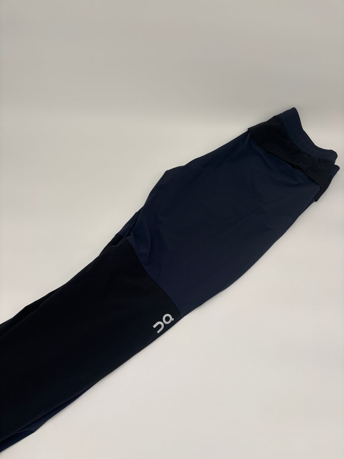 ON RUNNING TRACK PANTS