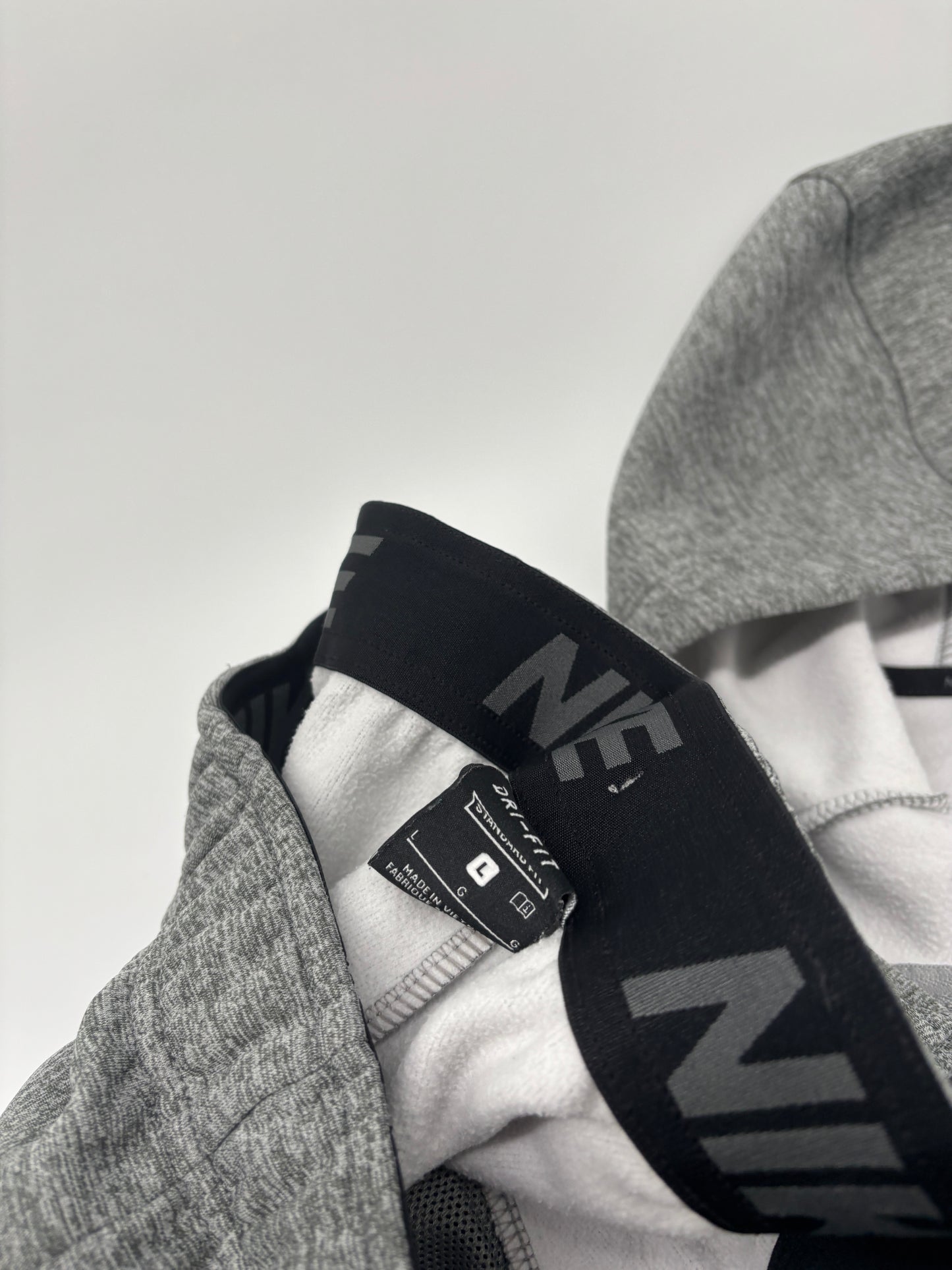 NIKE TRACKSUIT