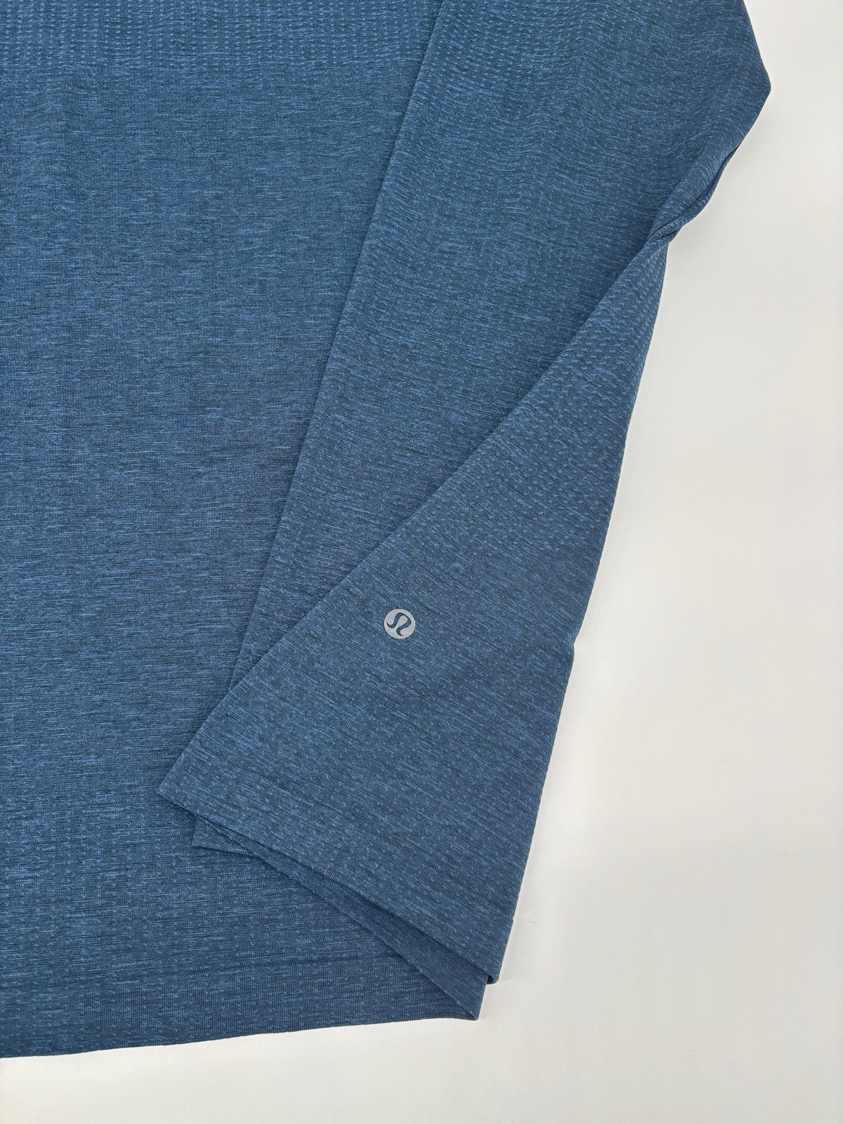 LULULEMON LONG SLEEVED T-SHIRT