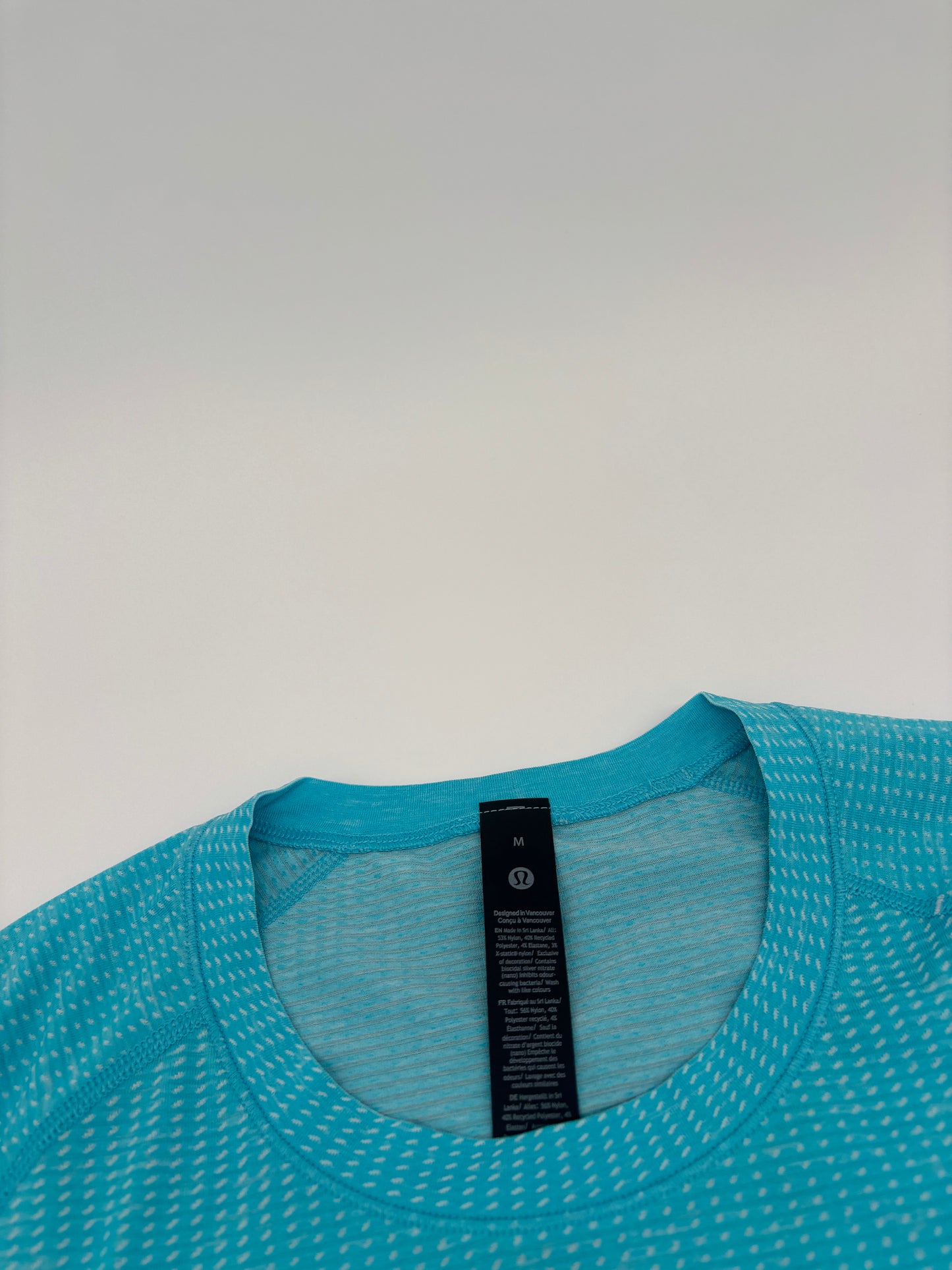 LULULEMON T-SHIRT