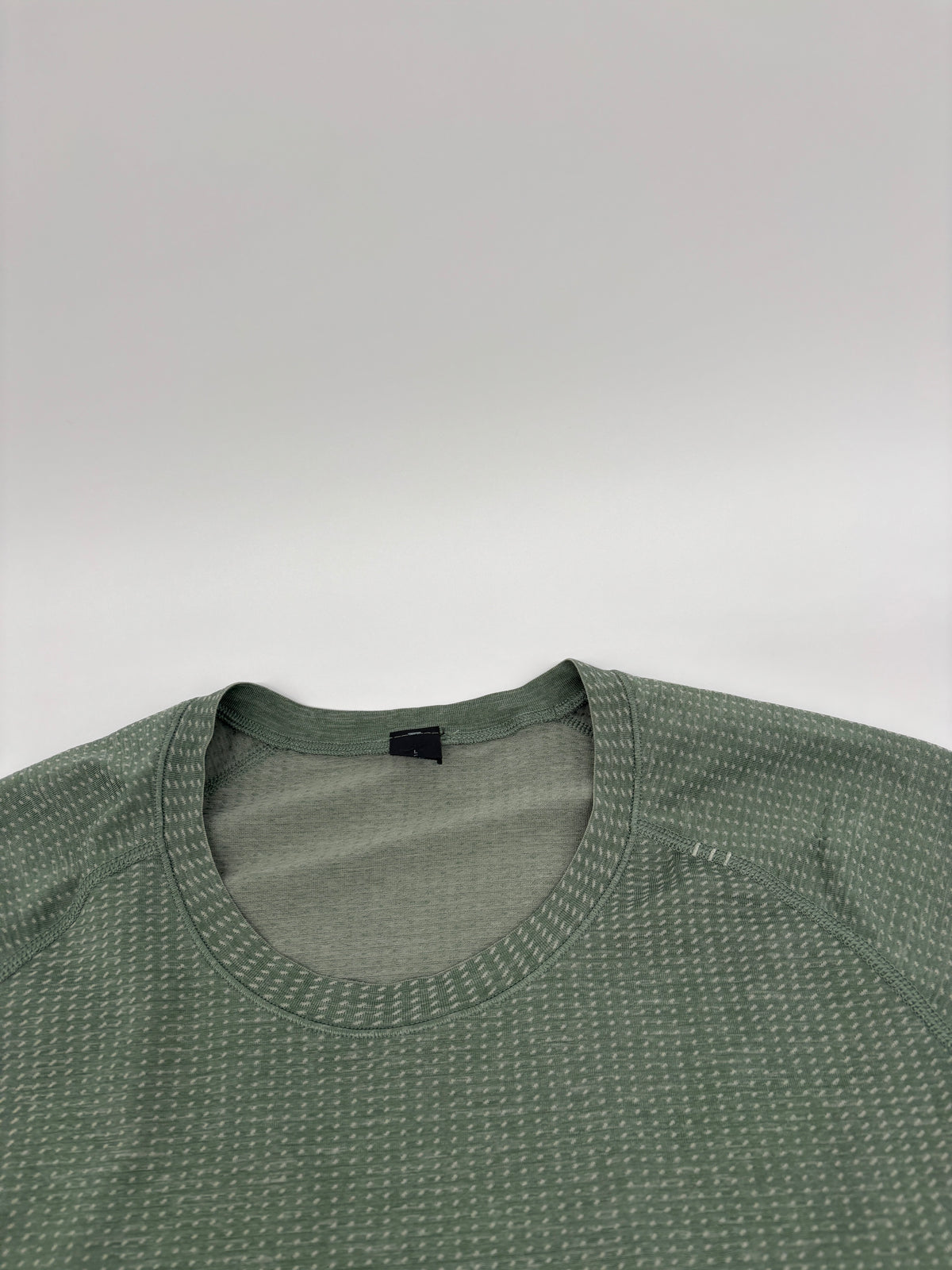 LULULEMON LONG SLEEVED T-SHIRT