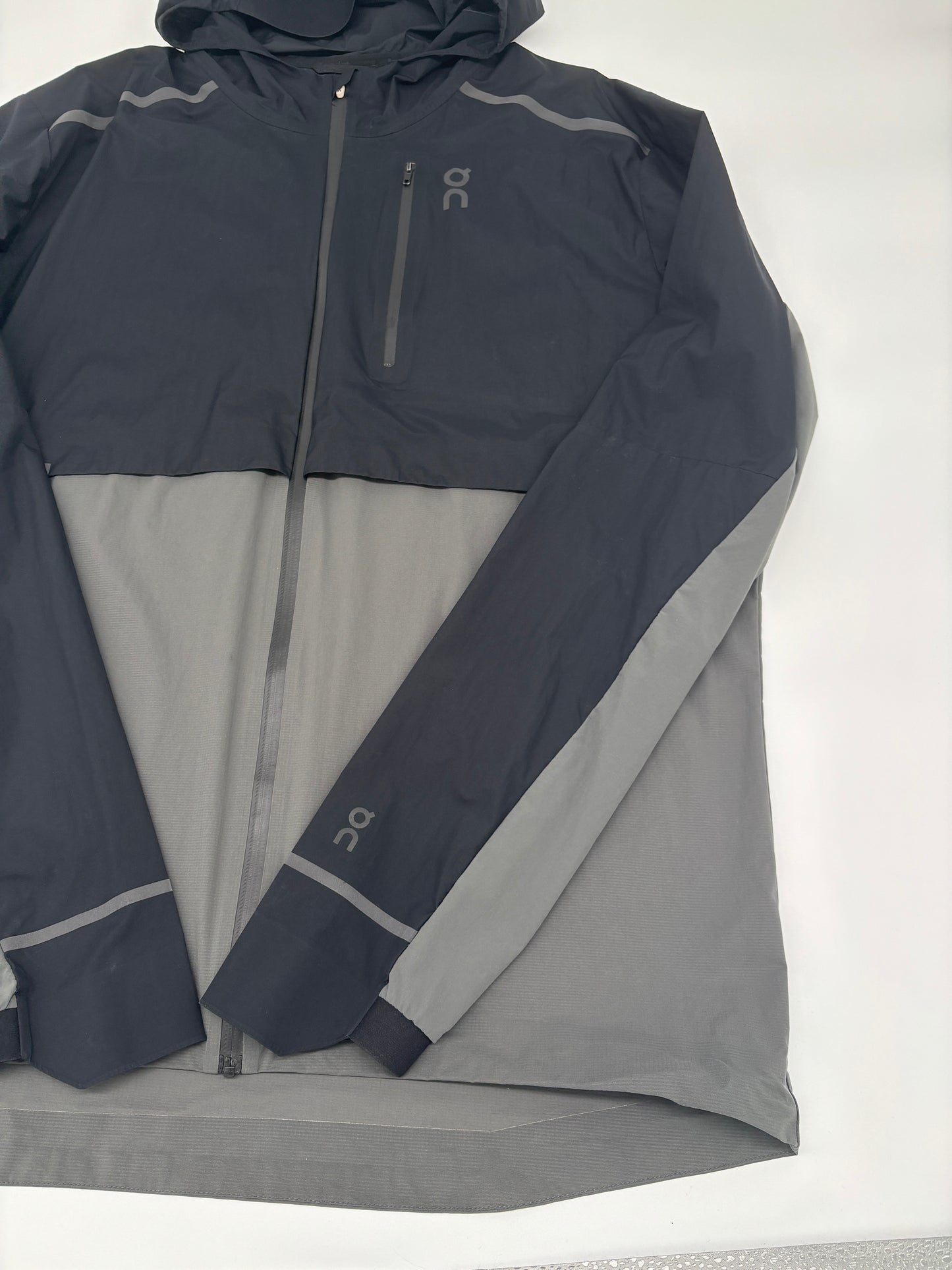 ON RUNNING JACKET