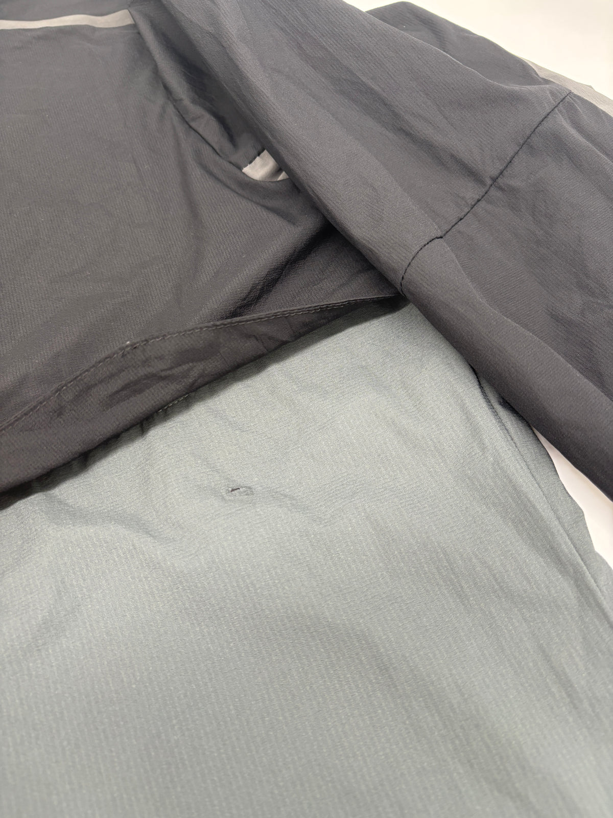 ON RUNNING JACKET