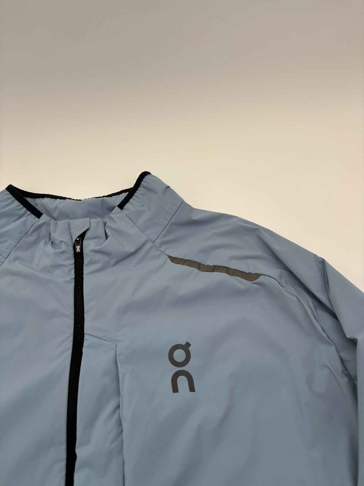 ON RUNNING JACKET