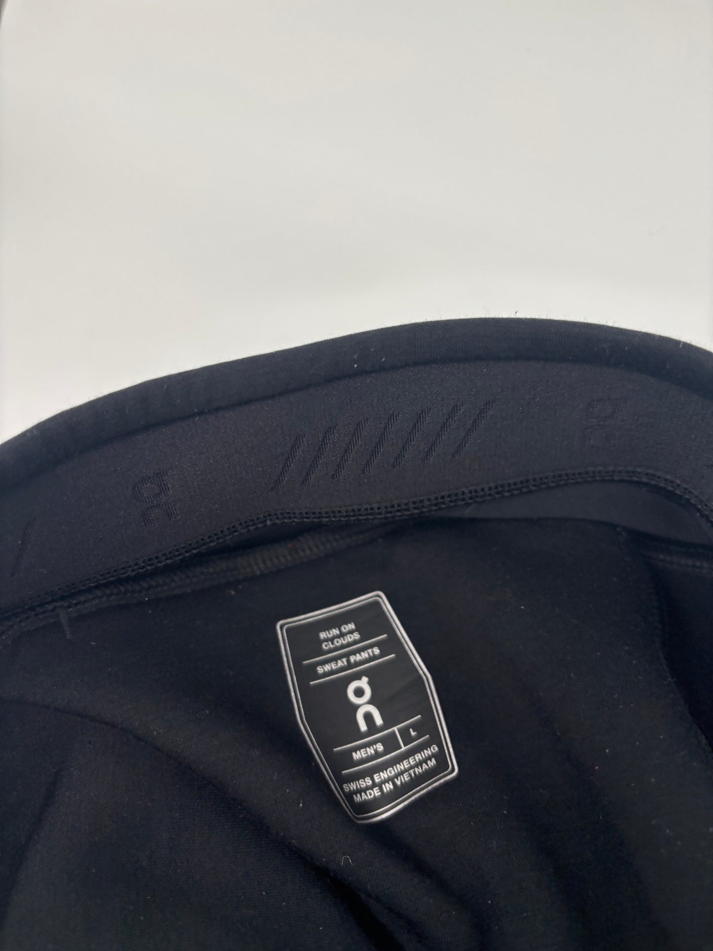 ON RUNNING TRACKSUIT