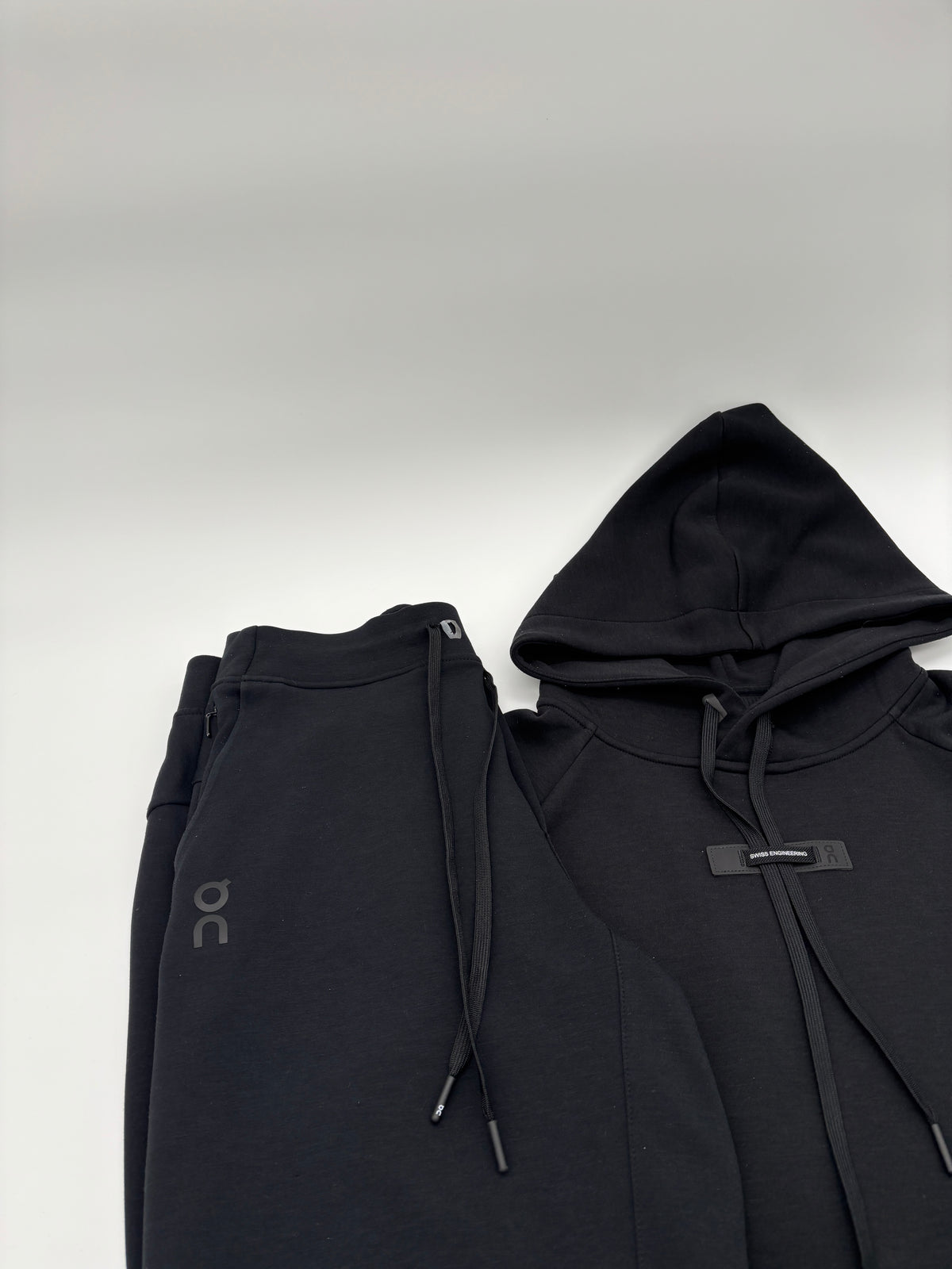 ON RUNNING TRACKSUIT