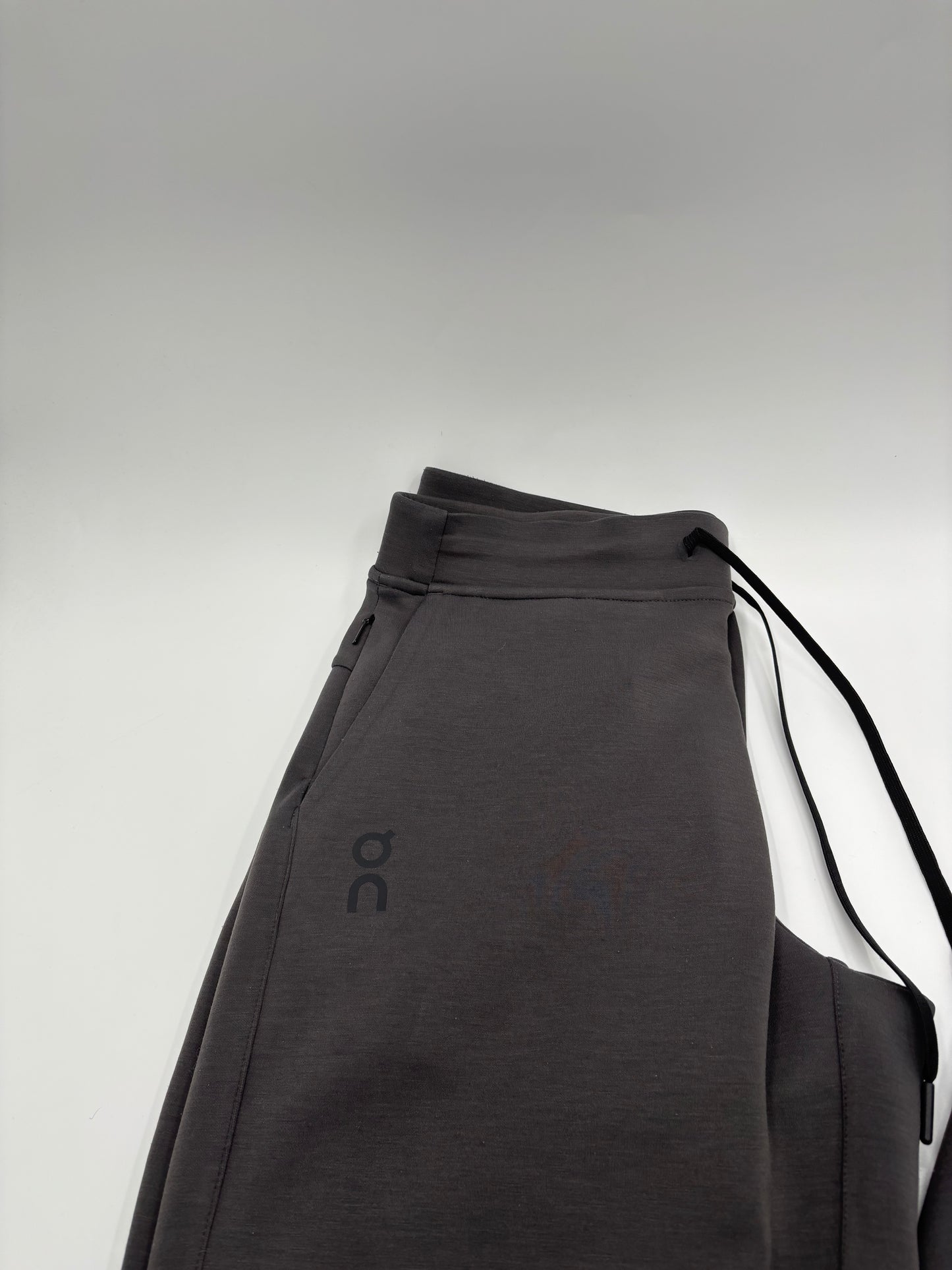 ON RUNNING TRACKSUIT