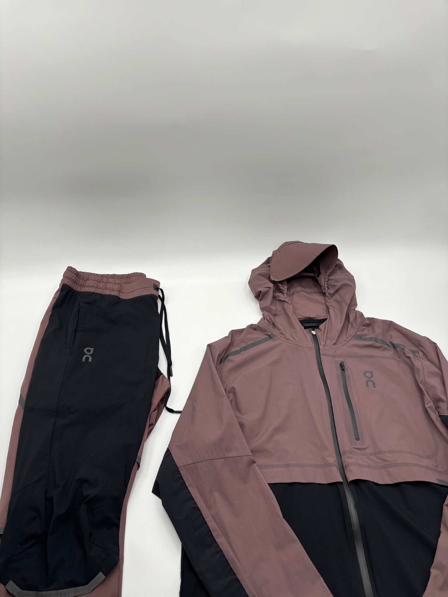 ON RUNNING TRACKSUIT