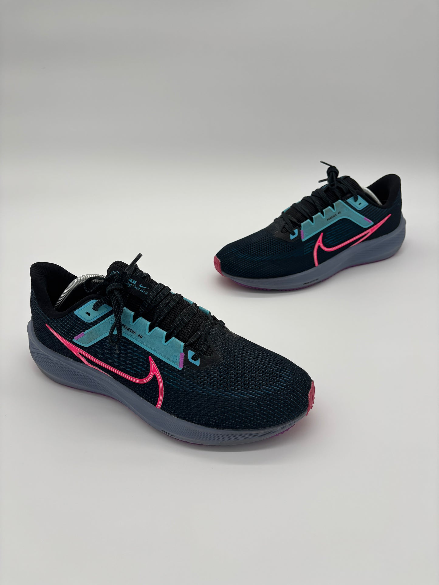 NIKE TRAINERS